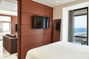 Bellevue On The Beach Suites