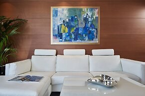 Bellevue On The Beach Suites