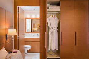 Bellevue On The Beach Suites