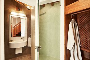 Bellevue On The Beach Suites