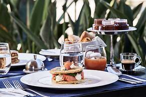 Bellevue On The Beach Suites