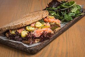 Milos Breeze Boutique Hotel