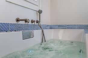 Milos Breeze Boutique Hotel