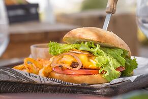 Milos Breeze Boutique Hotel