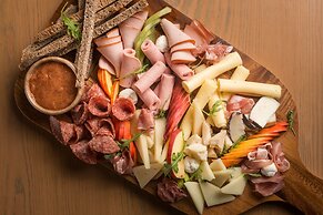 Milos Breeze Boutique Hotel