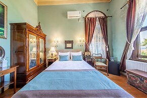 Büyükada Anastasia Meziki History Mansion