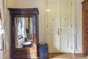 Büyükada Anastasia Meziki History Mansion