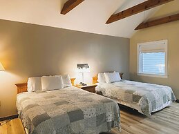 Spruce Lane Lodge and Cottages