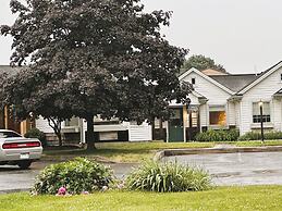 Spruce Lane Lodge and Cottages