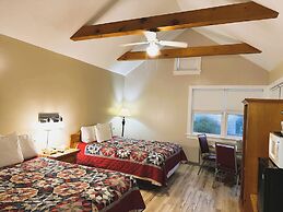 Spruce Lane Lodge and Cottages