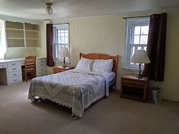 Spruce Lane Lodge and Cottages