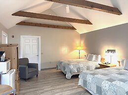 Spruce Lane Lodge and Cottages