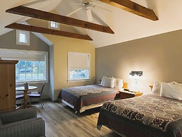 Spruce Lane Lodge and Cottages