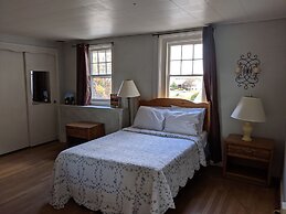 Spruce Lane Lodge and Cottages