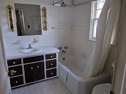 Spruce Lane Lodge and Cottages