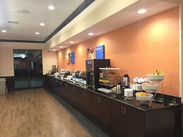 Comfort Inn & Suites Moore - Oklahoma City