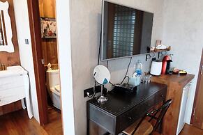 Rimrabeang Amphawa Cafe and Suite