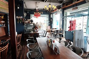 Rimrabeang Amphawa Cafe and Suite