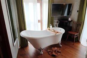 Rimrabeang Amphawa Cafe and Suite