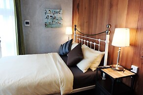 Rimrabeang Amphawa Cafe and Suite