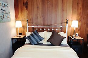 Rimrabeang Amphawa Cafe and Suite