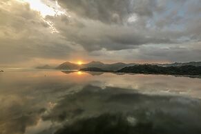 Seven Havens Residence