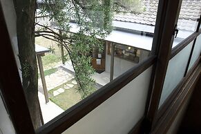 Torii-Kuguru Hostel