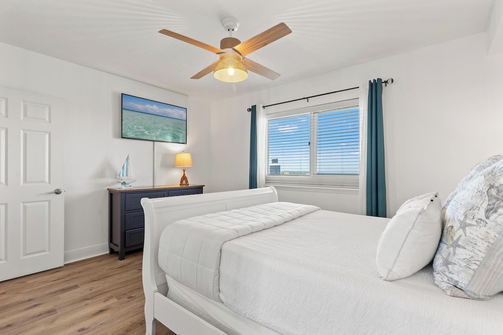 Emerald Beach Resort by Panhandle Getaways