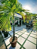 Indigo Hotel Restaurant & Bar