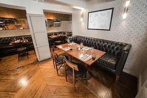 The White Star Tavern