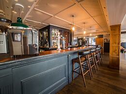 The White Star Tavern