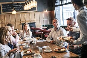 The White Star Tavern