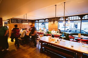 The White Star Tavern