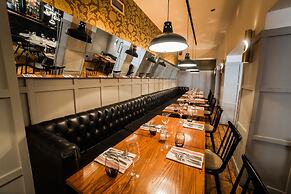 The White Star Tavern