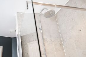 The White Star Tavern