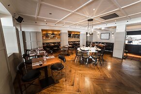 The White Star Tavern