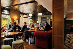 The White Star Tavern