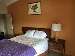 Pelican Inn and Suites