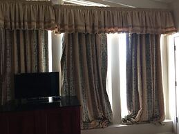 Pelican Inn and Suites