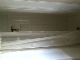 Pelican Inn and Suites