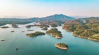 Sanctuary Nam Ngum Beach Resort