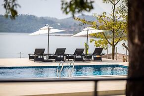 Sanctuary Nam Ngum Beach Resort