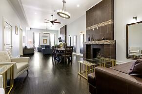 Downtown Spacious Suites by Hosteeva