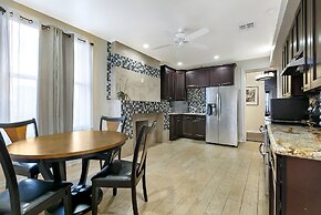 Downtown Spacious Suites by Hosteeva