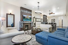 Downtown Spacious Suites by Hosteeva