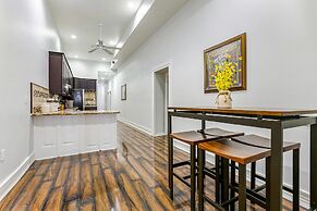 Downtown Spacious Suites by Hosteeva