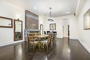 Downtown Spacious Suites by Hosteeva