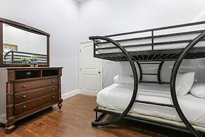 Downtown Spacious Suites by Hosteeva