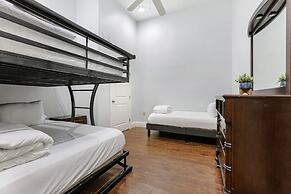 Downtown Spacious Suites by Hosteeva