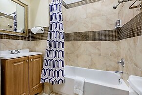 Downtown Spacious Suites by Hosteeva